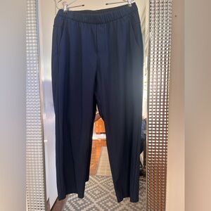 Lululemon Cropped Navy Pants 👖